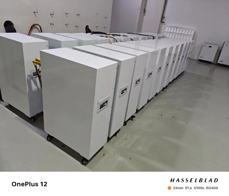 10.24kWh-30kwh Ηλιακή μπαταρία αποθήκευσης Ηλεκτρική ισχύς εξόδου ιόντων λιθίου για σύνδεση με δίκτυο