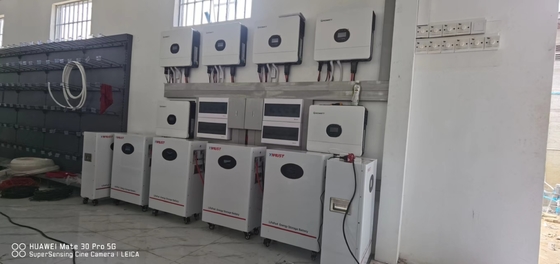 10.24kWh-30kwh Ηλιακή μπαταρία αποθήκευσης Ηλεκτρική ισχύς εξόδου ιόντων λιθίου για σύνδεση με δίκτυο